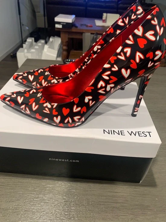 Nine West Black Pumps with Red & White Heart Print - Picture 3 of 13